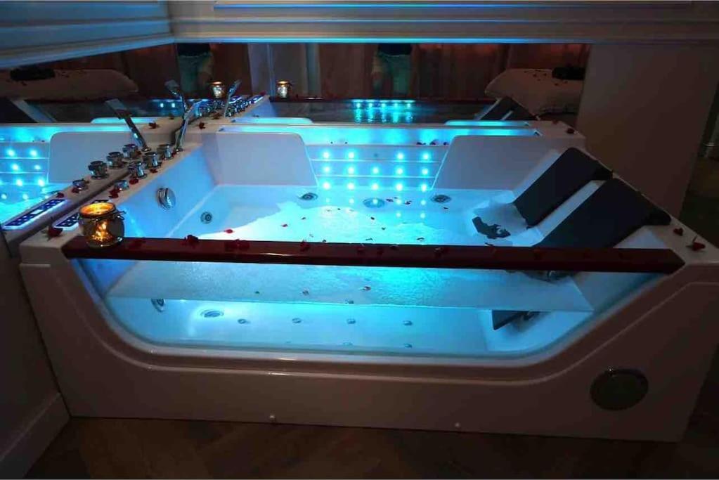 Apartament Glamour Prywatne Jacuzzi Starowislna Krakow Bagian luar foto